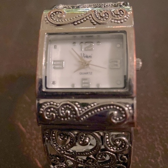 𝅺LADIES Vivani Quartz Cuff Bangle Watch Silver Tone Metal - Picture 1 of 4